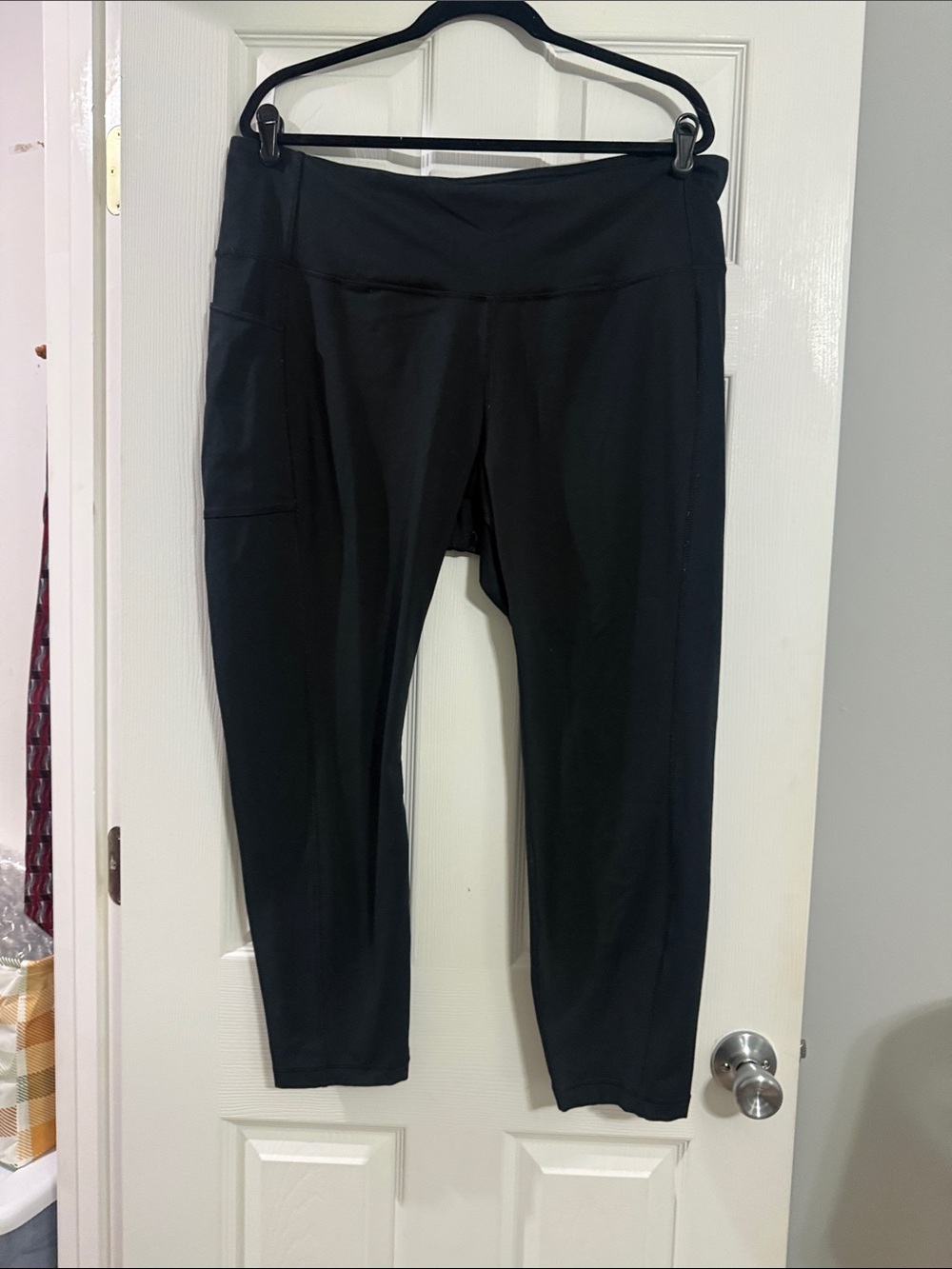Black High-Waist Active Leggings with Side Pocket